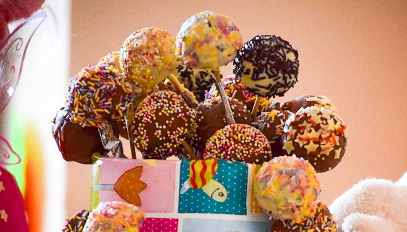 Eggless Cake Pops