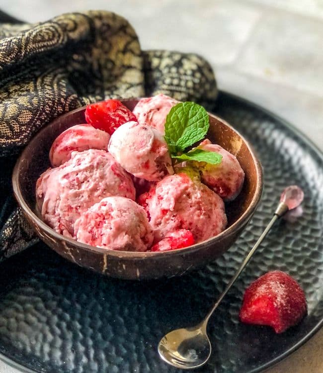 No-Churn Strawberry Ice Cream